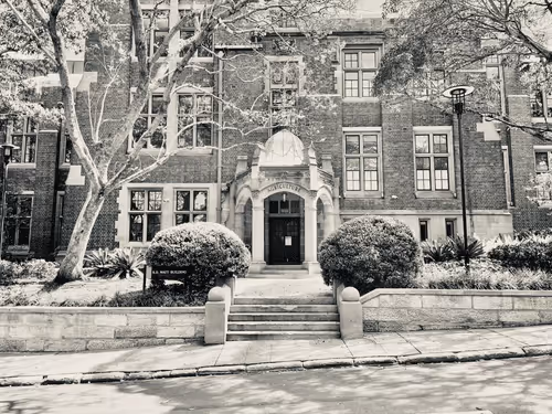 Item #74817359076642782556585350322471739713426593632609016310354114331208979578881 Media