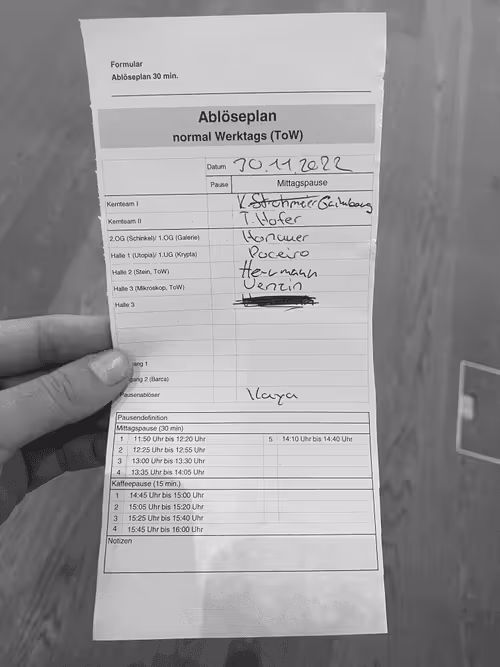 Item #48208519784473218960603621002887999920999392220417756079881213104770498166801 Media