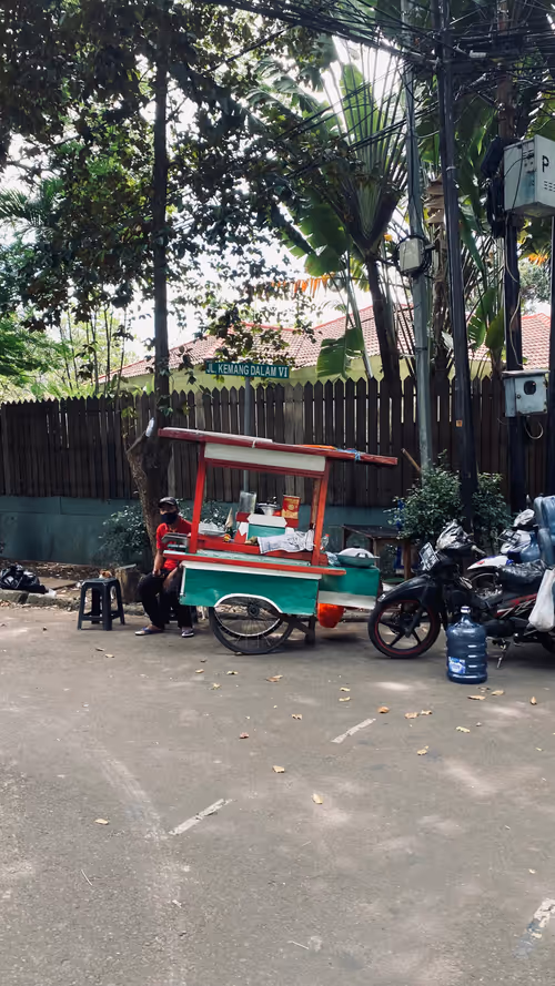 Item #67351599835119222926472791054605114312857726710672675867915900164353111883777 Media