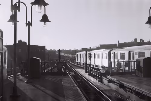 Item #56912664102505684401241846213257587603007609539773065122493917092260865900545 Media