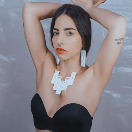 Item #51703240804434867225171616469040262221506848260168502623593981866312474820612 Media