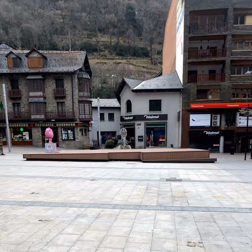 Item #7913983394745679658732196999909855863773940298059965974120163305713937156729 Media