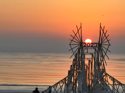 Item #337073914187575388741559898440871167087 Media