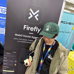 Lens maxi pays a visit to Firefly’s booth🌱🌱✨✨