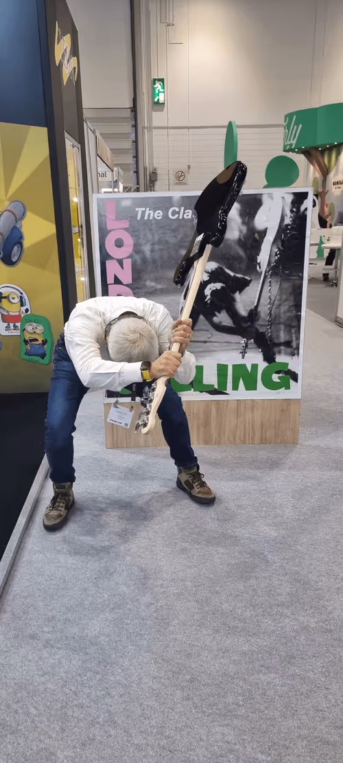 Item #21262437885037866419546713437743386546664328650966082417620537457079262503949 Media