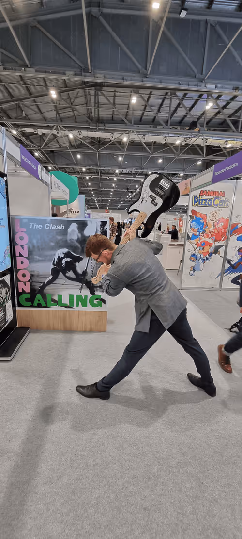 Item #113257261352195473975468600663662939982113967882598855214980500586552760276477 Media