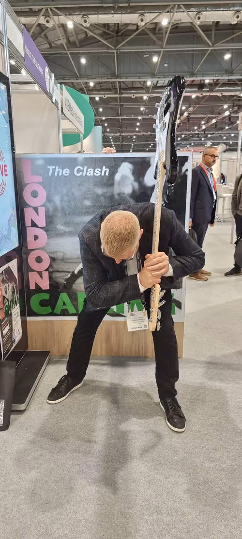 Item #72872254839636154486743304205571104305739916829333412902313035693767035315371 Media