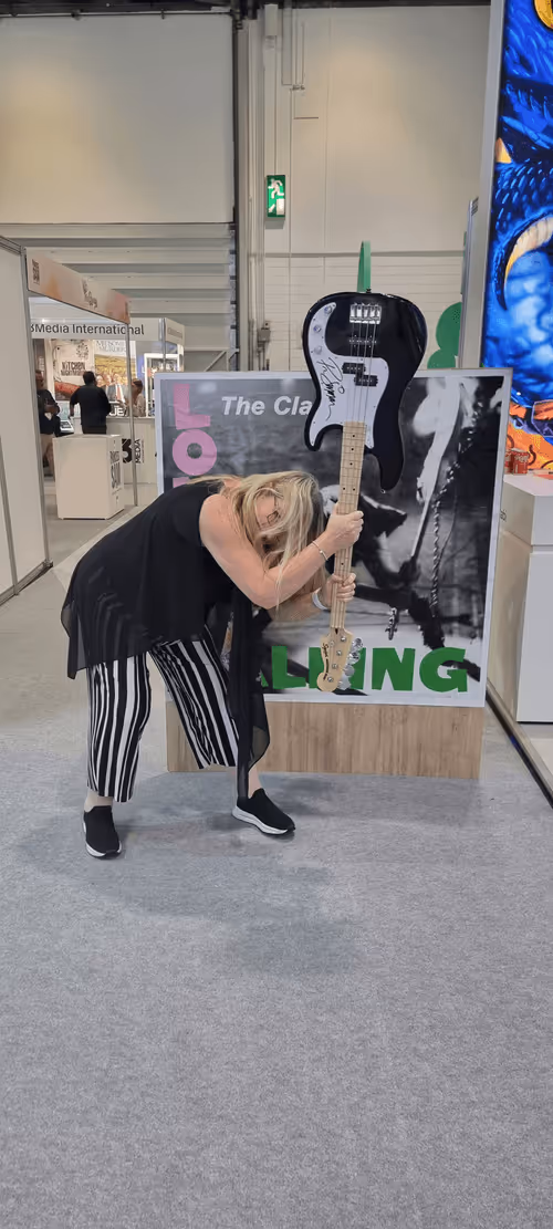 Item #56051120832884079767732448382535732472081100957435869881144760762009395743464 Media