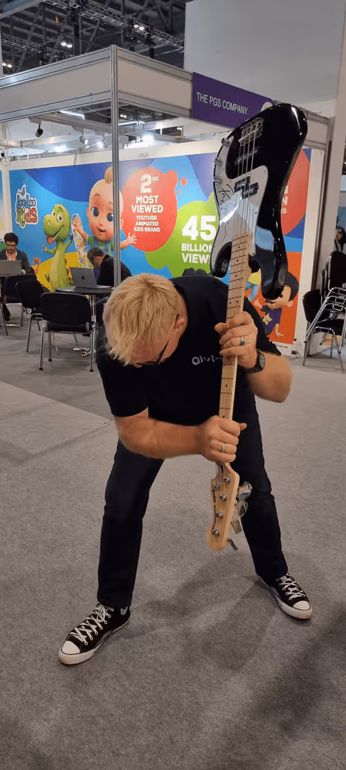 Item #6042997304750745683773712688090153953318771792190478828737065859633248335584 Media