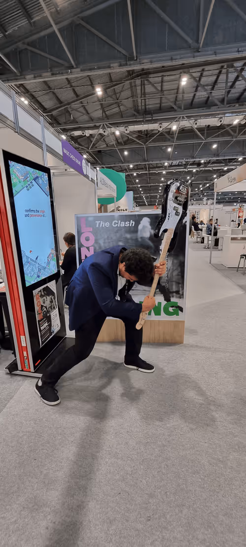 Item #59492380127359620483205483590120317450554023483690387778431466720996822210059 Media