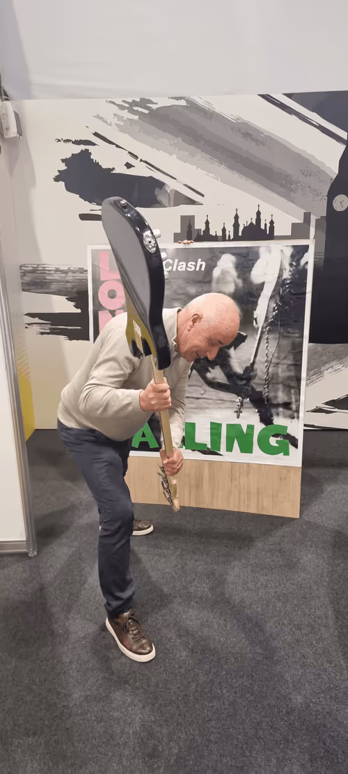 Item #79276949417259418825333839630418751012955242336736086380830641125028160659557 Media