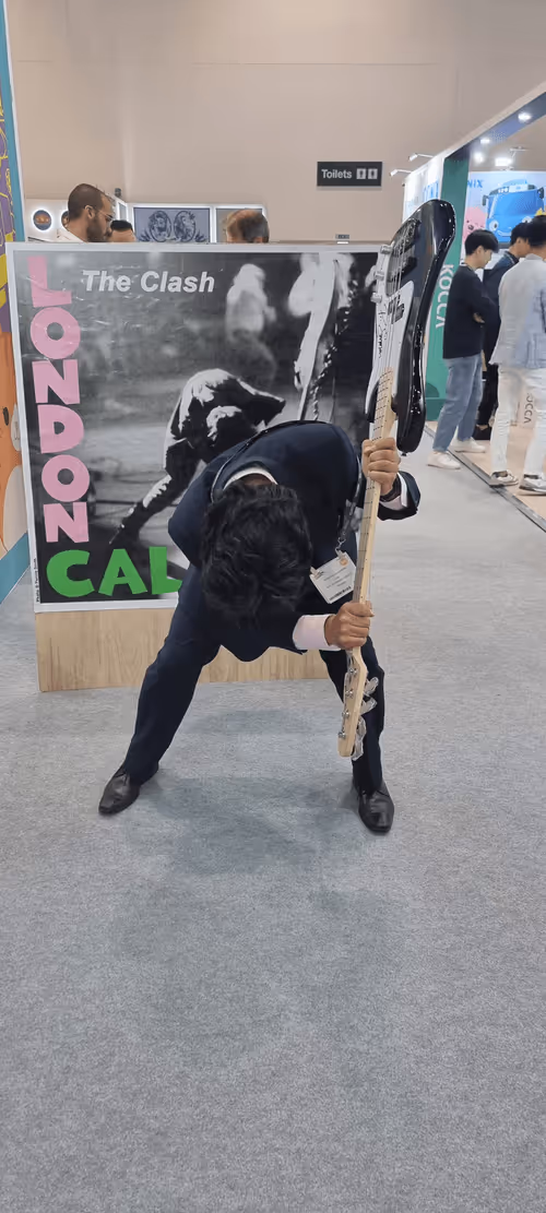 Item #92944865547904036801066430823300179690192530086135088713942403117049758978929 Media