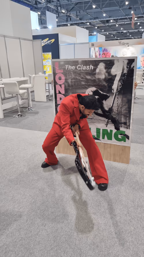 Item #11293282276382356771185045738359495198843111126466090813791619234200839114424 Media