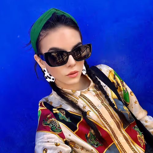 Item #29922453870928726939585553599443170250880733332780005419958459762110858526727 Media