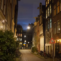 NIGHTY STREETWALKER