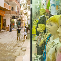 Real Life under glas