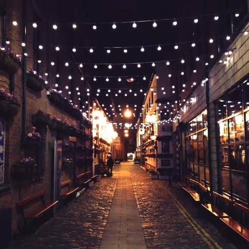 Eve Spreading Nicholas