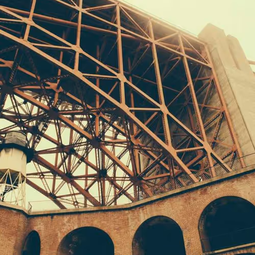 Threaded Programme Toys