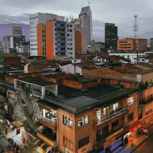 Urban Snapshots: Identity in Pixels