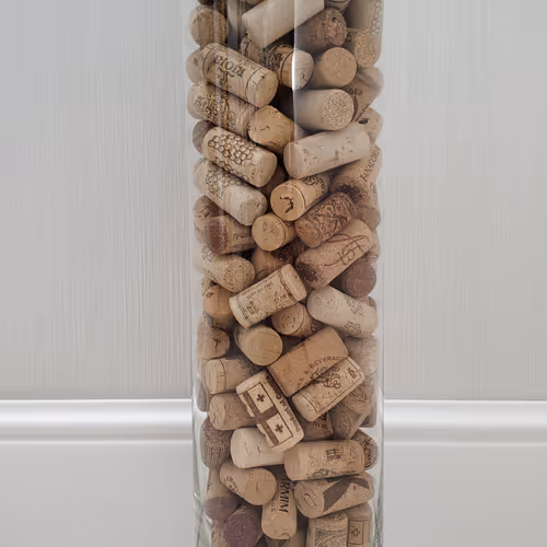 178 corks from wine bottles